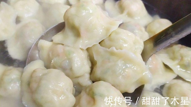 萝卜做馅时，先焯水或者用盐杀水都不对，教你一招，饺子口感特好！
