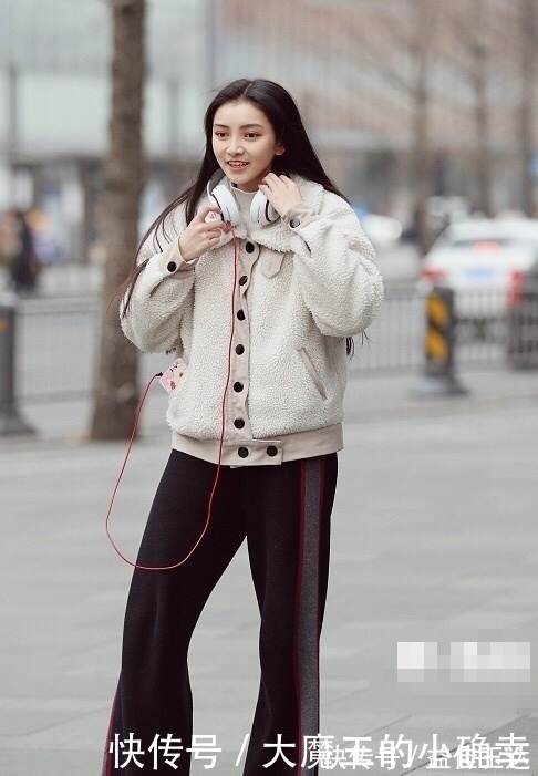 理想|街拍:发型太重要,图一穿旗袍,黑长直,理想中身材,轻熟美感!