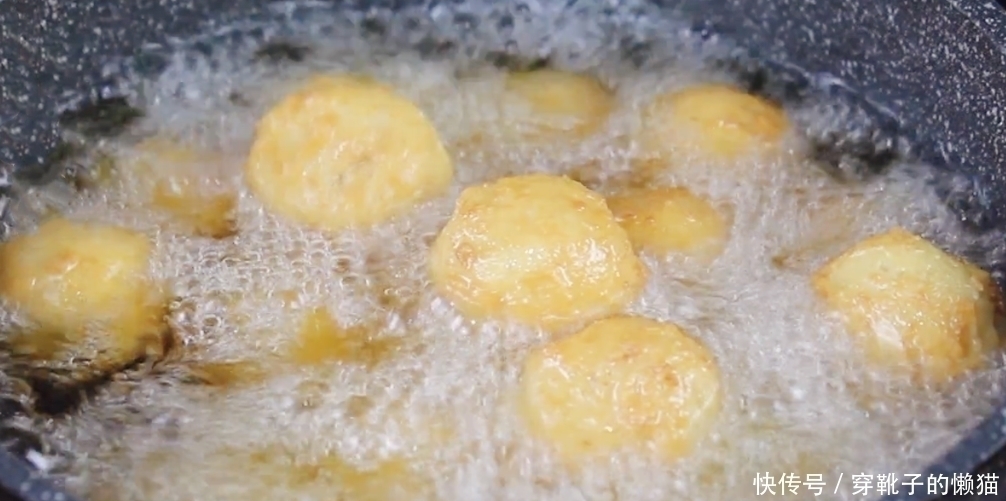 豆腐丸子,孩子特别喜欢吃,鲜嫩营养又美味,每次做一大锅不够吃