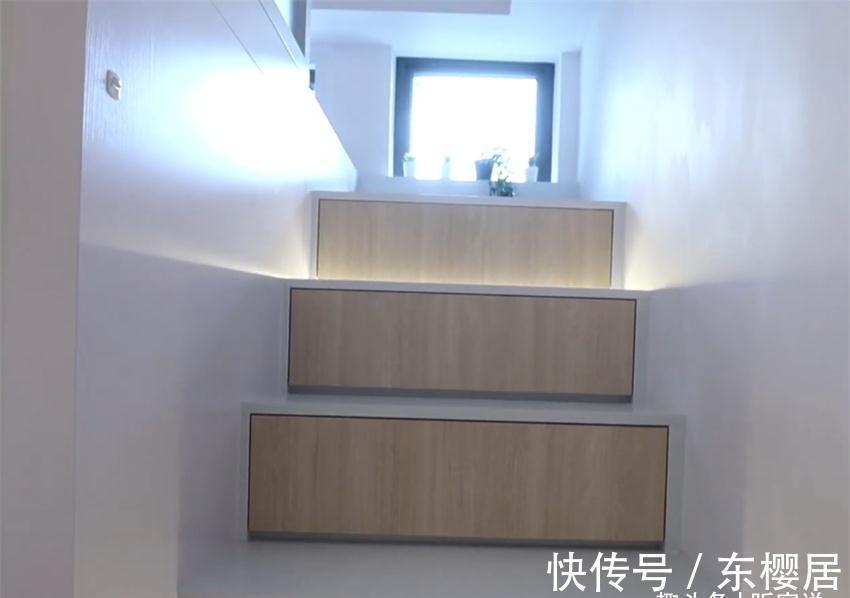 小两口|小两口买下21㎡婚房，巴掌大的家挤出“双客厅”，生活去繁从简