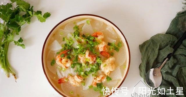 天冷了,有钱没钱这汤要常喝,润肺降秋燥,热乎乎一大锅,真鲜啊!