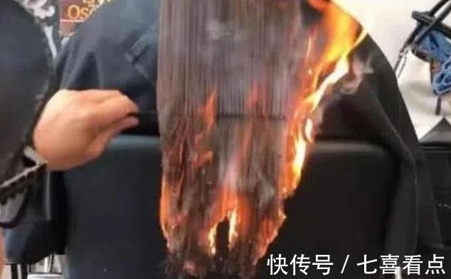 发型 小姐姐去理发，理发师竟拿起打火机就烧，烧出来的发型更好看！