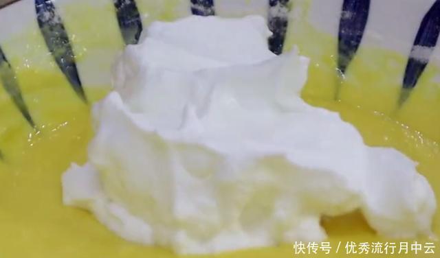 面粉|教你自己在家做蛋糕,无需烤箱和打蛋器,香甜松软,入口即化