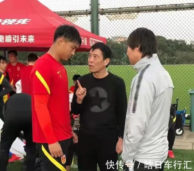 李铁|谁发明的“被请假”离队?媒体人不禁为国足主帅李铁点赞