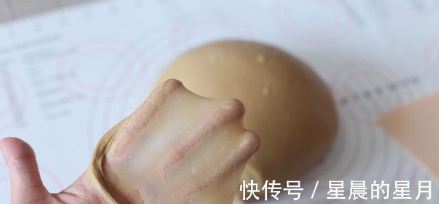 想吃豆沙小餐包不用买，在家就能做，松软可口，学会再也不用买了！