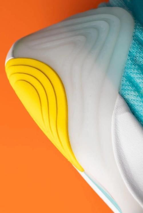 flow 一口气偷偷上架 8 款配色!这双「国产标杆」好看又好穿!