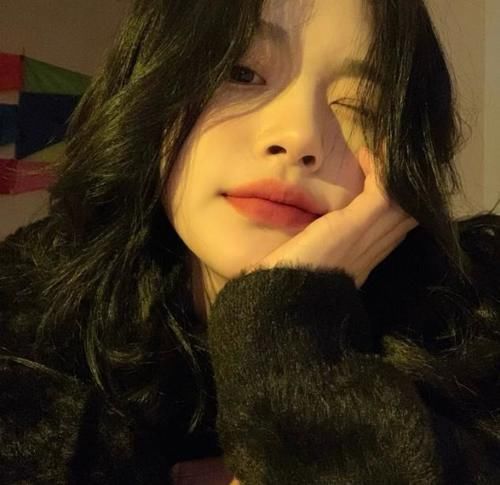 新年不知道选啥口红更出彩?这几支大牌冷门却很好看,个个都美