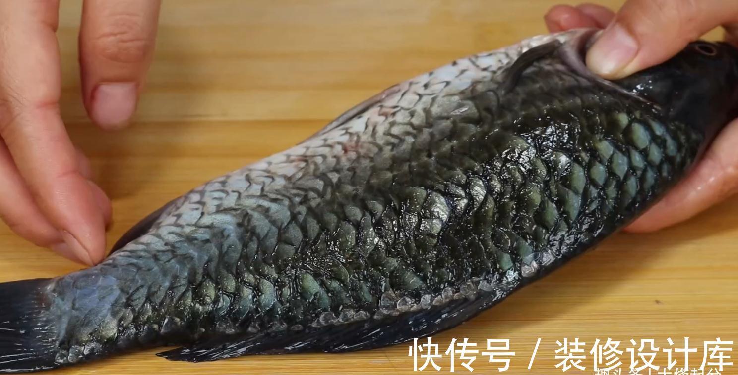 今天才知道,刮鱼鳞要加一个塑料袋,不飞溅不脏手,又快又干净
