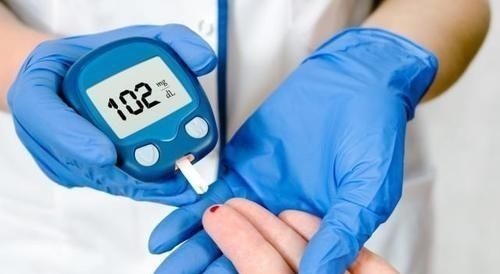 胰岛素|糖尿病的“帮凶”已找到,甜食不背“黑锅”,这三类食物要少碰