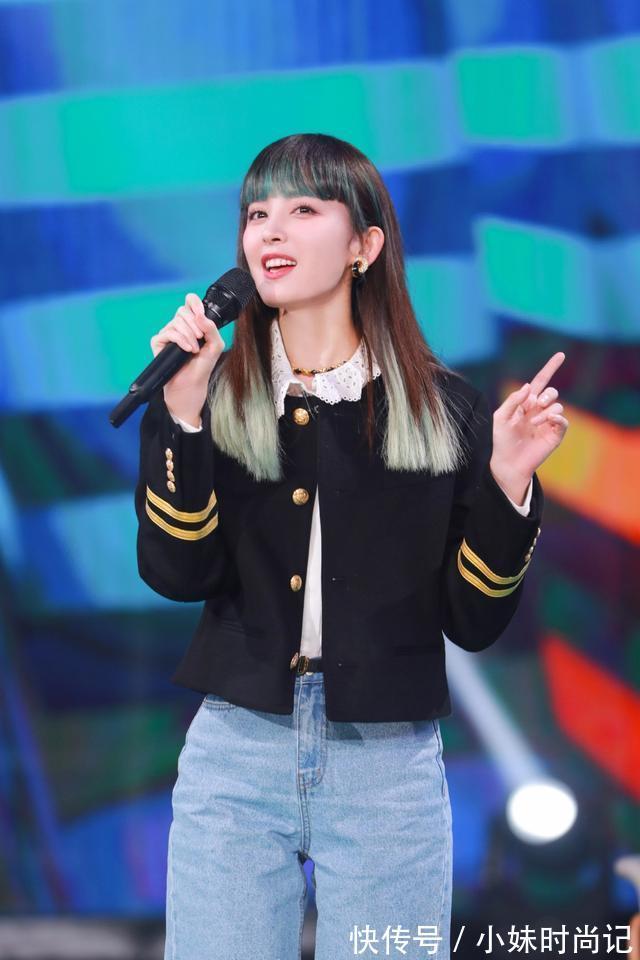 娜扎|娜扎再登《快本》,穿制服配挑染发型,又是被她美到的一天