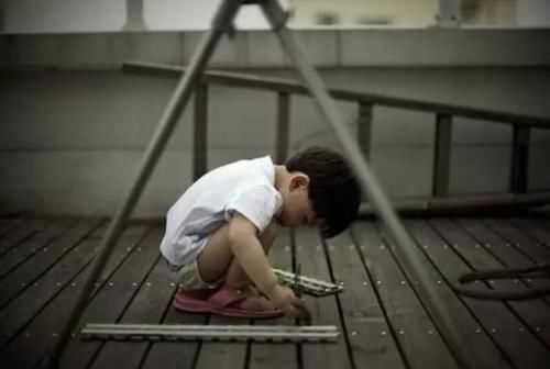 幼儿园|有种“新型冷暴力”在幼儿园蔓延，孩子独自承受，老师也无能为力