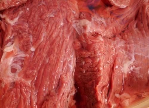 酱牛肉时,不要直接酱,开火之前多加一步,酱好的牛肉香味浓郁