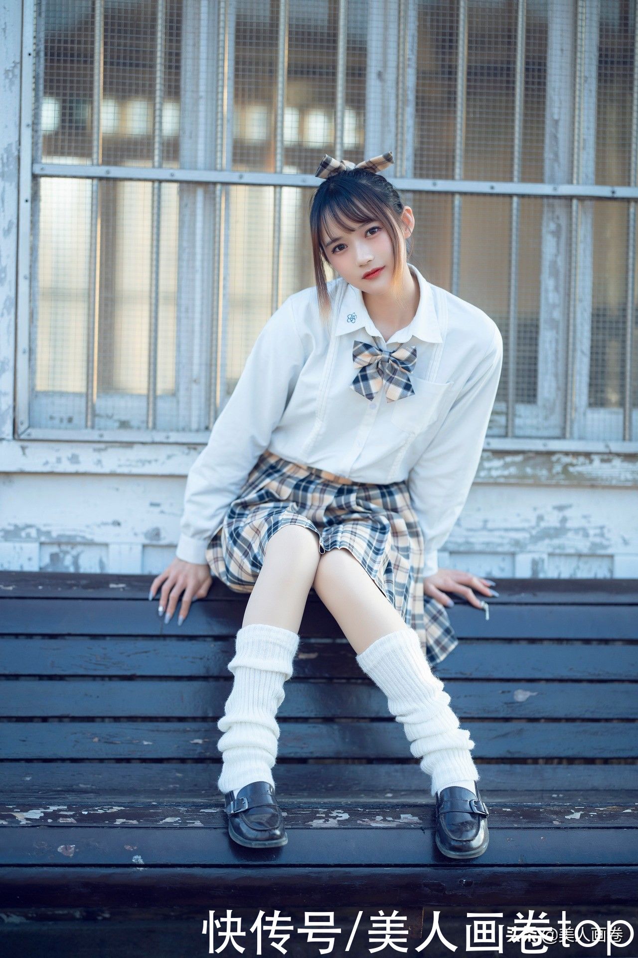 美女壁纸图片：我也会给她看相片，给她讲同桌的你