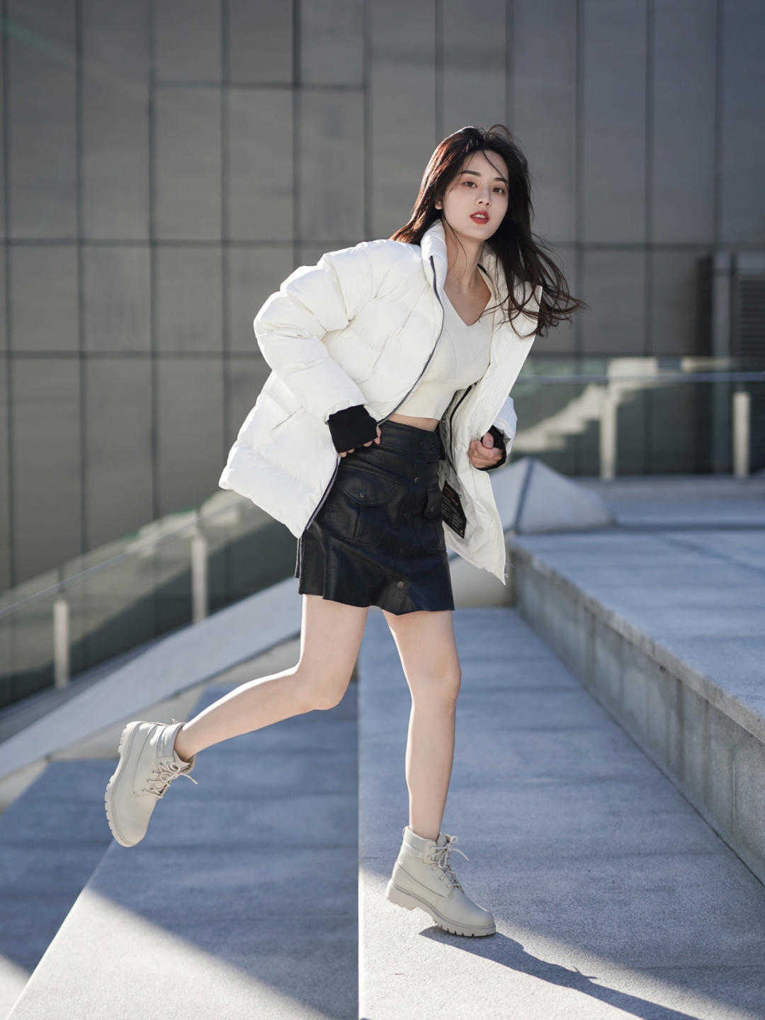 减龄|冬天造型不全是沉闷的!学会“上浅下深”的穿法,明艳又减龄