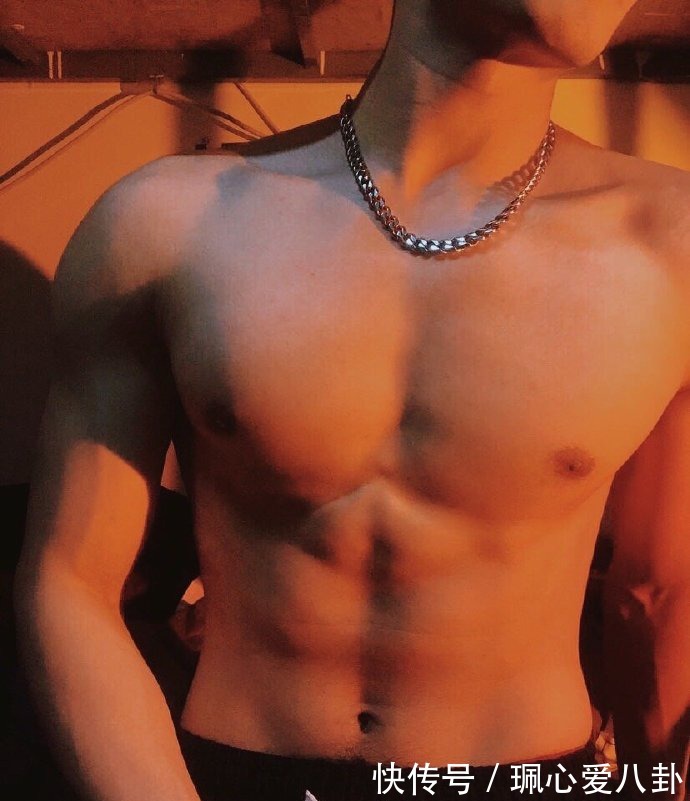 痞子|长春大学旅游学院肌肉学霸，肌肉漂亮帅气，痞子味儿十足！