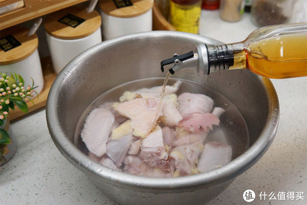 窍门|日常三餐 篇五十七：秋季炖鸡汤，记住“2不用3窍门”，鸡汤清亮鲜香，好喝人人夸