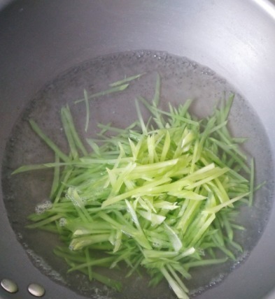 这菜被称为“千金菜”，以前很珍贵，如今5毛钱1斤，便宜又好吃！