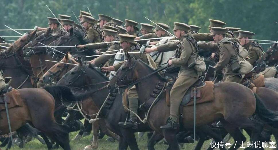 进攻|骑兵向坦克发起进攻,机枪开火扫射,精锐骑士纷纷倒地阵亡