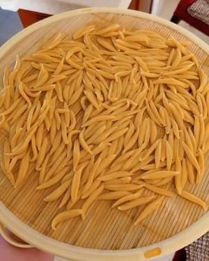 引发食欲的五彩缤纷小鱼面的做法，好看又好吃