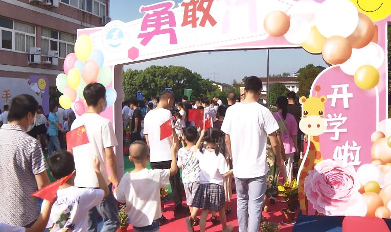 新生们|太暖心！新学期教室里这块特殊的黑板，羡慕了多少人！