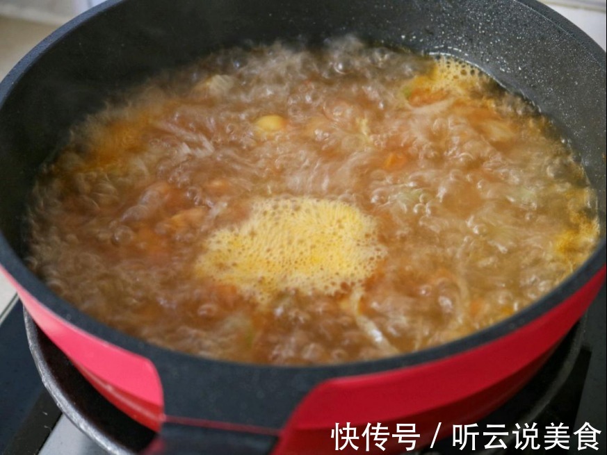 番茄鱼家常做法，鱼片滑嫩如豆腐，汤汁酸爽开胃！