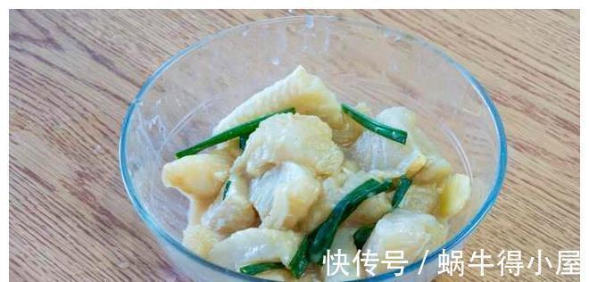 晚餐忙碌2小时，有荤有素准时上桌，花费30元不到，全家吃得香