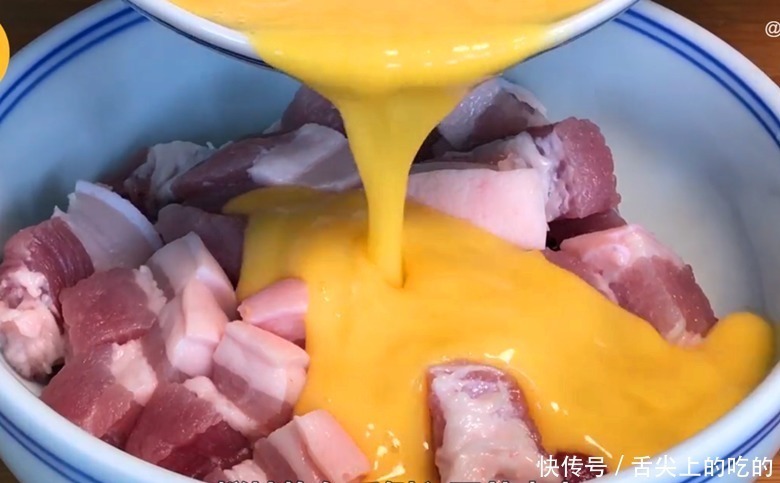 五花肉不要红烧啦，淋2个鸡蛋，你想不到的做法，每次上桌不够吃