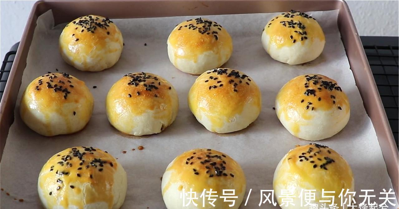 8块一个的蛋黄酥,在家自制低成本,一口酥掉渣,比外面卖得好吃