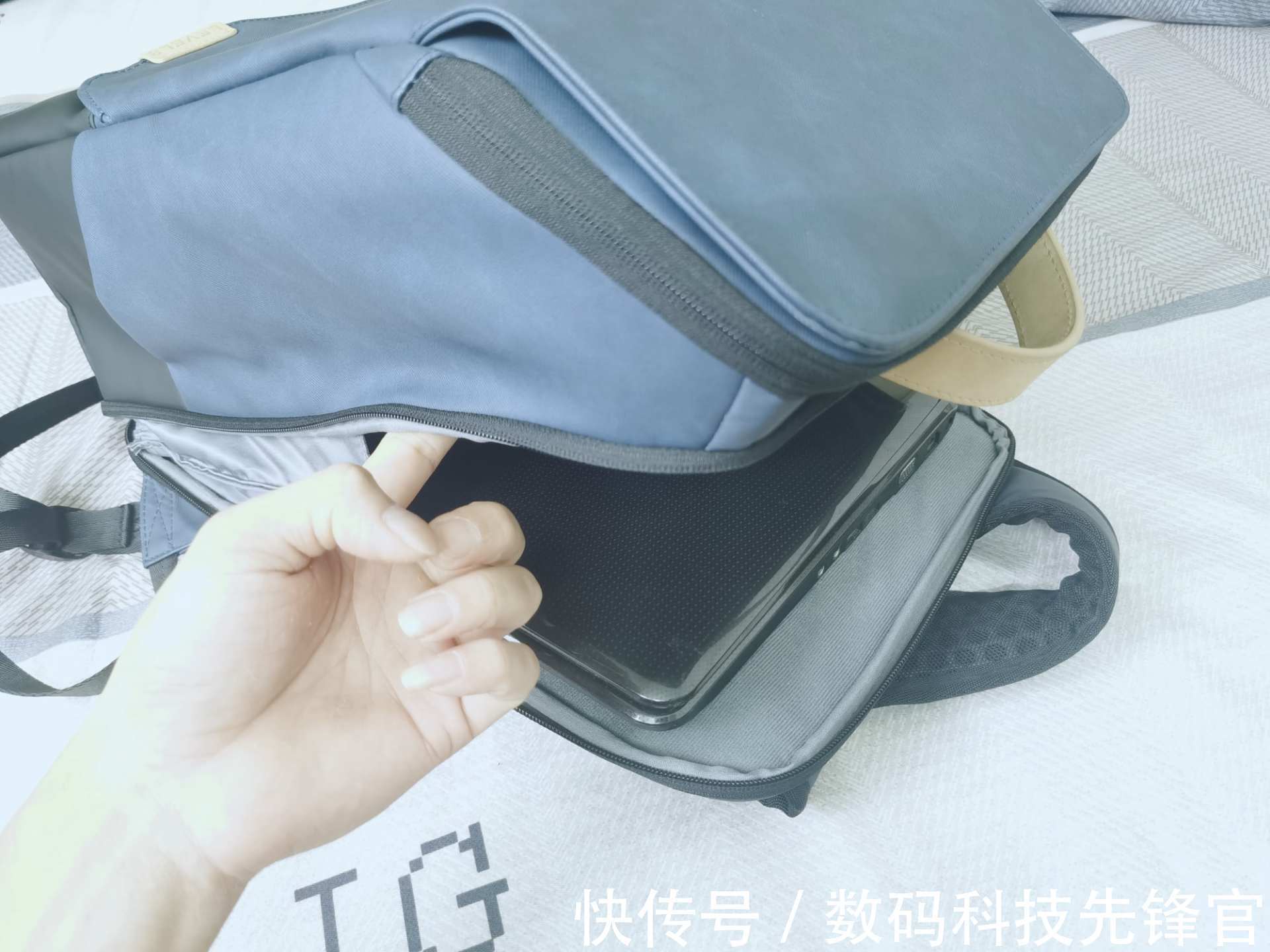 简约时尚 简约时尚,收纳包容乃大,用过最好用的双肩包