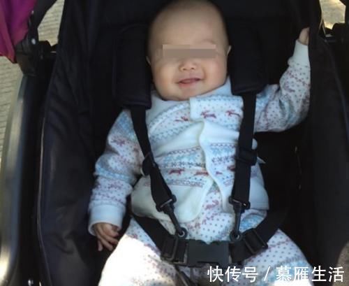 脊柱|4个月宝宝被查出“脊柱变形”,只因宝妈带娃出门时,总是这样做