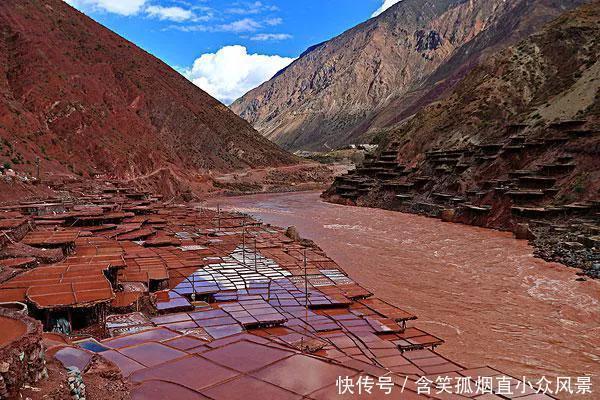 西藏千年悬崖晒盐场至今仍在使用，是全国唯一产“桃花盐”的地方