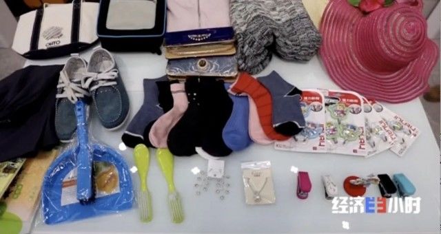 100元能买啥？2件衣服、4个包、1条裤子1双鞋...咋做到的？