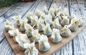 好吃|爱吃馄饨别买着吃了,教你在家做,皮薄馅鲜,比买的好吃