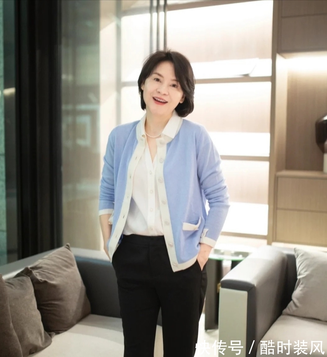 穿搭 她才是50岁+妈妈们的穿衣榜样!自然真实不扮嫩,得体大方有气质