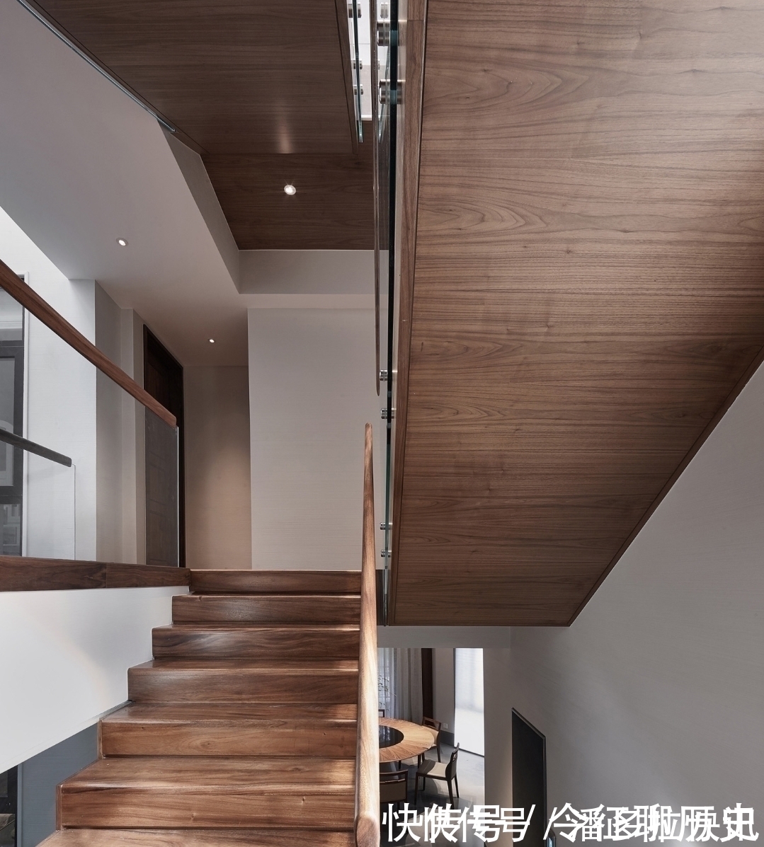 套房子|设计师真聪明,卧室房门这样设计,面积顿时增加一倍