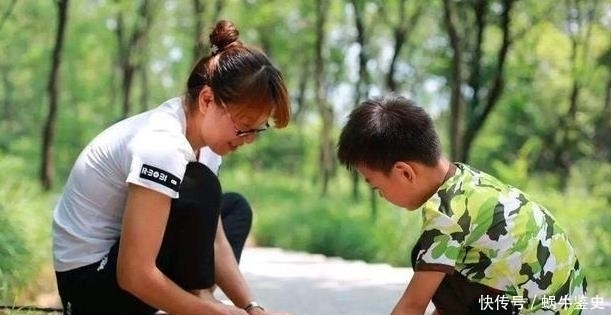 独生子女家庭|独生家庭的父母，晚年时会羡慕二胎家庭吗过来人用经历告诉你