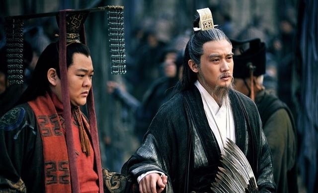 支持|诸葛亮一向忠心耿耿，为何史书记载，他上朝时“甲仗百人入殿”