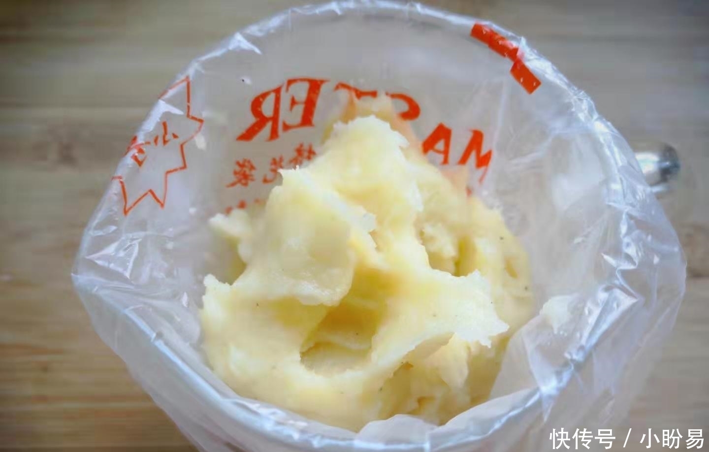  油炸|一个土豆，一个鸡蛋，做出的小吃，不油炸，外酥里嫩，孩子最爱！