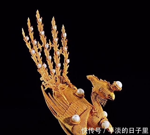 皇帝|为了皇帝朝冠上的东珠,一群水下奴冒着生命危险,在冰冷的水中挣扎