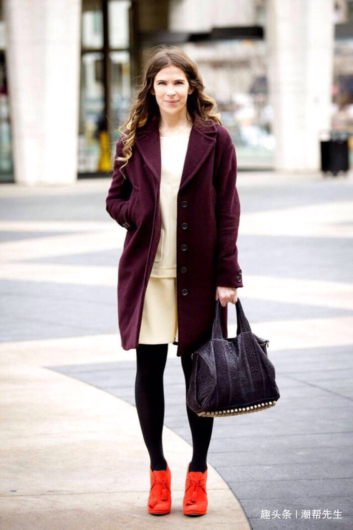 女人 女人到了奔四奔五年纪,穿大衣别选这几种“阿姨色”,老气又显黑