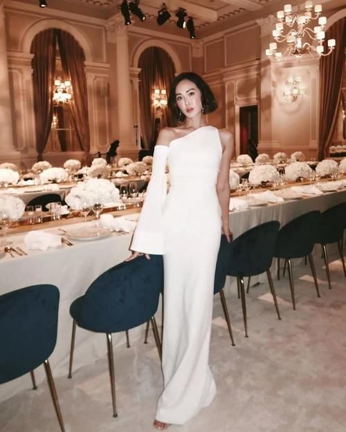 皮肤黄的女生千万别穿这4种颜色，显老又没气质，太丢人了