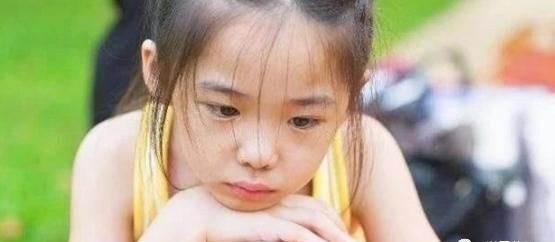 熬夜玩手机|清华教授:父母这4个坏“习惯”,会让孩子“越变越笨”,家长别不当回事!