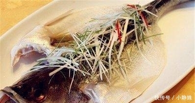 蒸鱼时, 很多人都犯了这6大错误, 导致鱼肉不鲜也不嫩, 还有腥味!