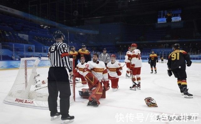 德国|血性！中国男冰0-3后连追2球，最后时刻换下门将搏命，险绝平德国