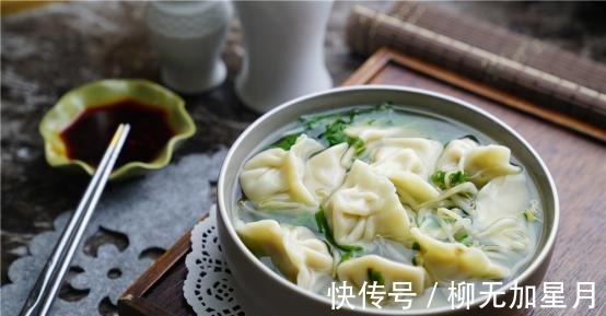 香喷喷|香喷喷的蔬菜汤饺,一口鲜汤一口饺子,老人孩子都喜欢!