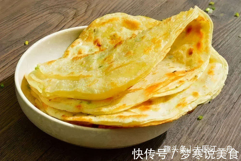 怎样烙饼才能不硬关键在于和面，面点师教你1招，凉了也不硬