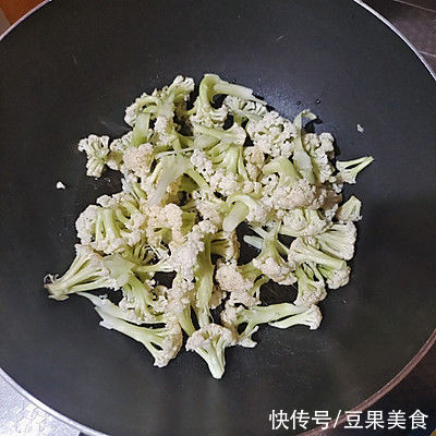 清炒菜花|有了这些只需要盐和鸡精的清炒菜花，实力下酒