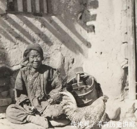 老照片|晚清老照片：溥仪与生父罕见合影，张之洞和洋人在院子聊天！