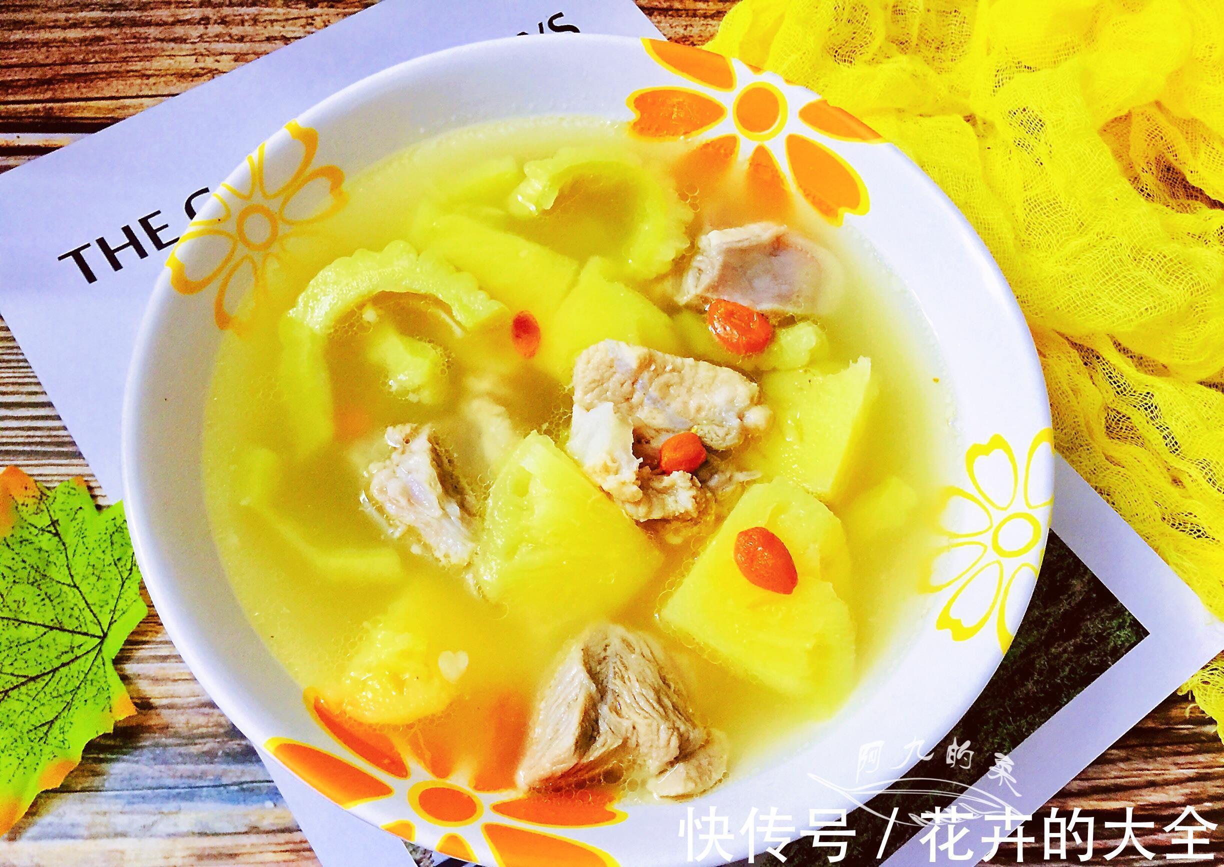 菠萝|中秋前后这水果正上市,10元钱2个,酸甜开胃,用来煮汤特好喝