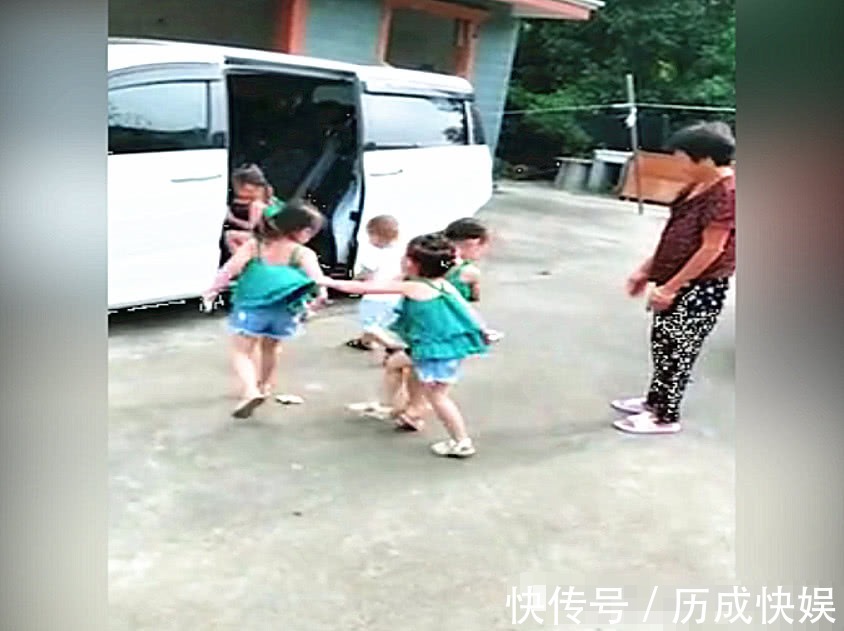 闺女|第一胎生5个闺女,二胎终于是儿子,每次出门场面无敌